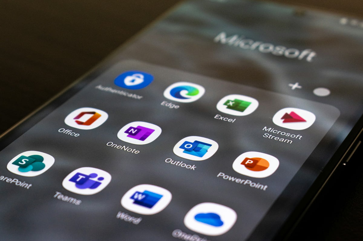 basecamp vs microsoft teams: which tool wins in 2025 for team collaboration?